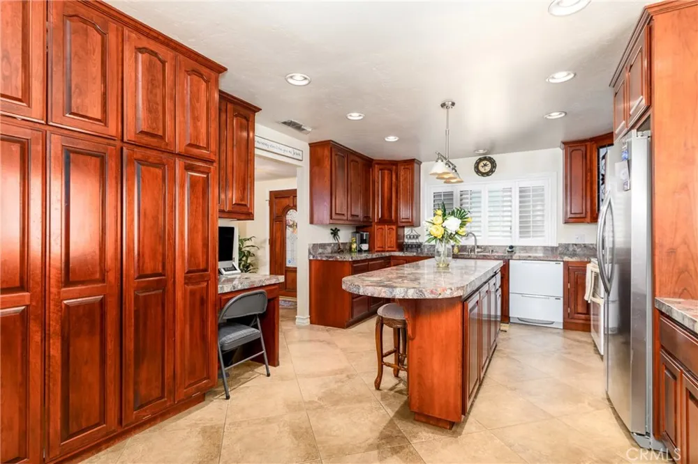 22376 W San Joaquin Canyon Lake, CA 92587