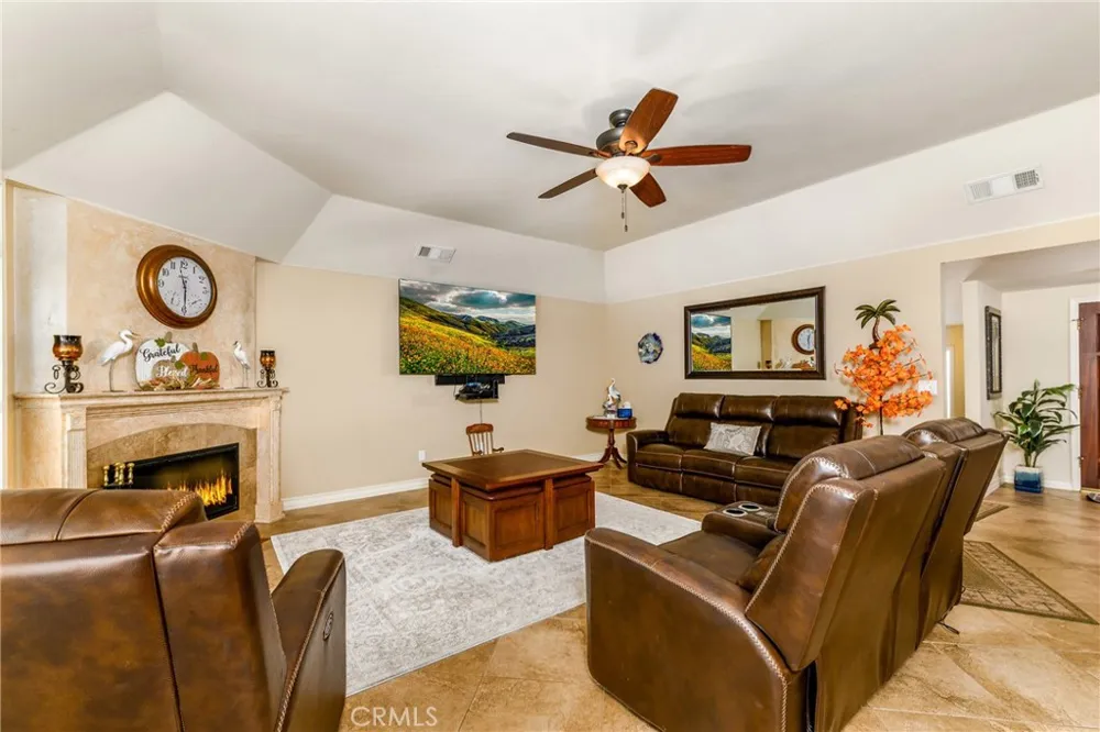 22376 W San Joaquin Canyon Lake, CA 92587
