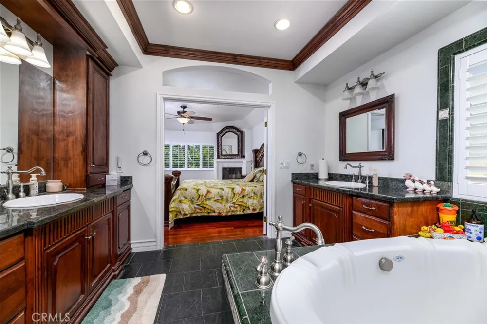22376 W San Joaquin Canyon Lake, CA 92587