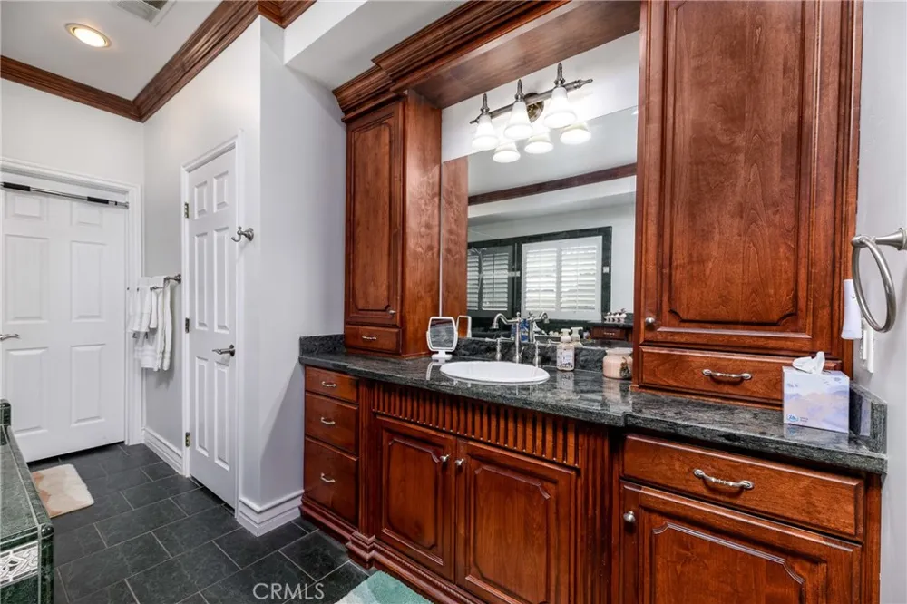 22376 W San Joaquin Canyon Lake, CA 92587