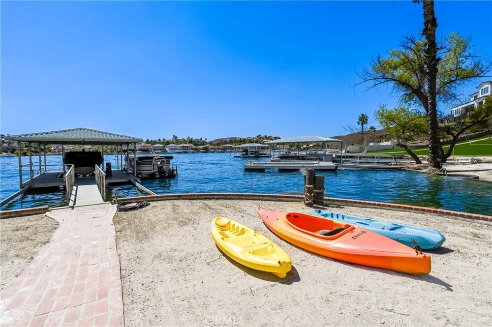 22376 W San Joaquin Canyon Lake, CA 92587