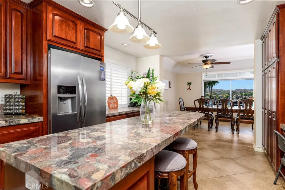 22376 W San Joaquin Canyon Lake, CA 92587