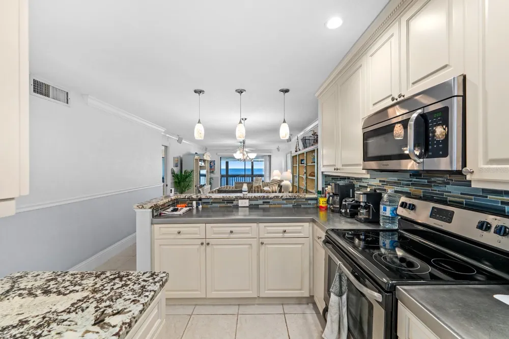 816 BAHIA DEL SOL DRIVE #23 Ruskin, FL 33570
