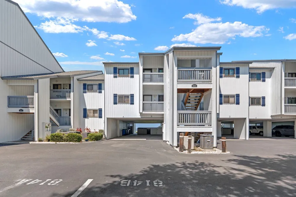 816 BAHIA DEL SOL DRIVE #23 Ruskin, FL 33570