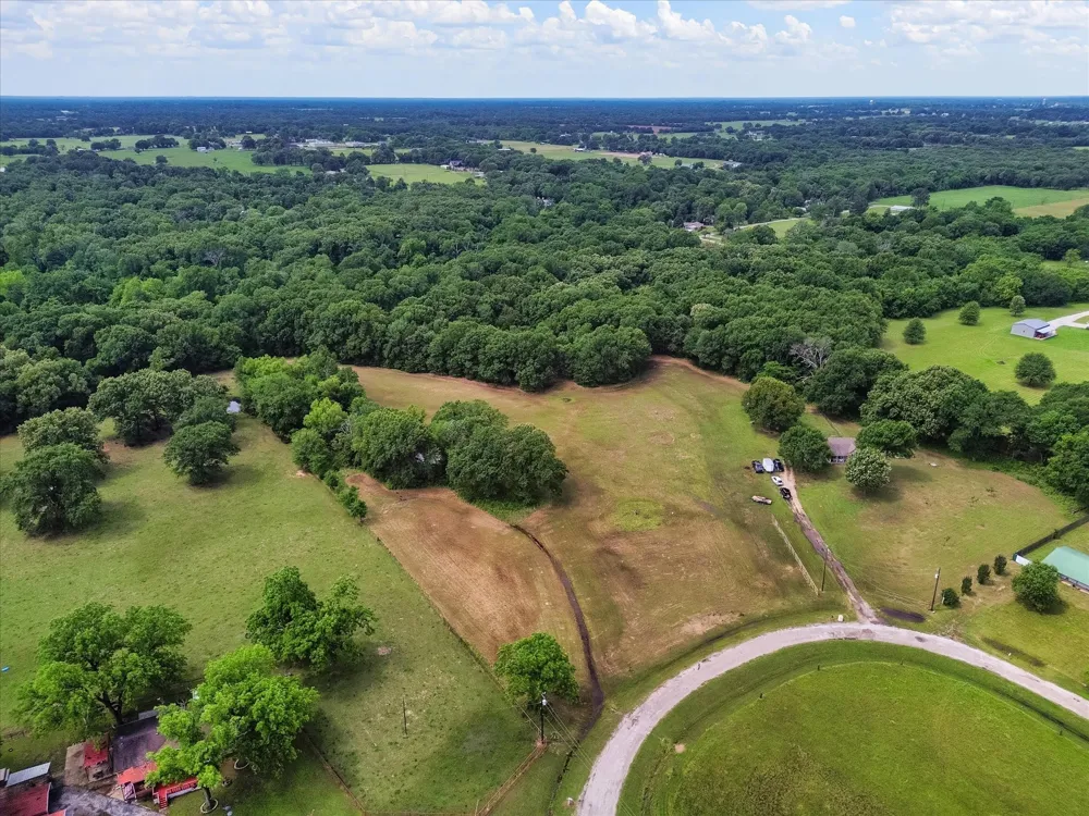 300 Rs County Road 3367 Emory, TX 75440