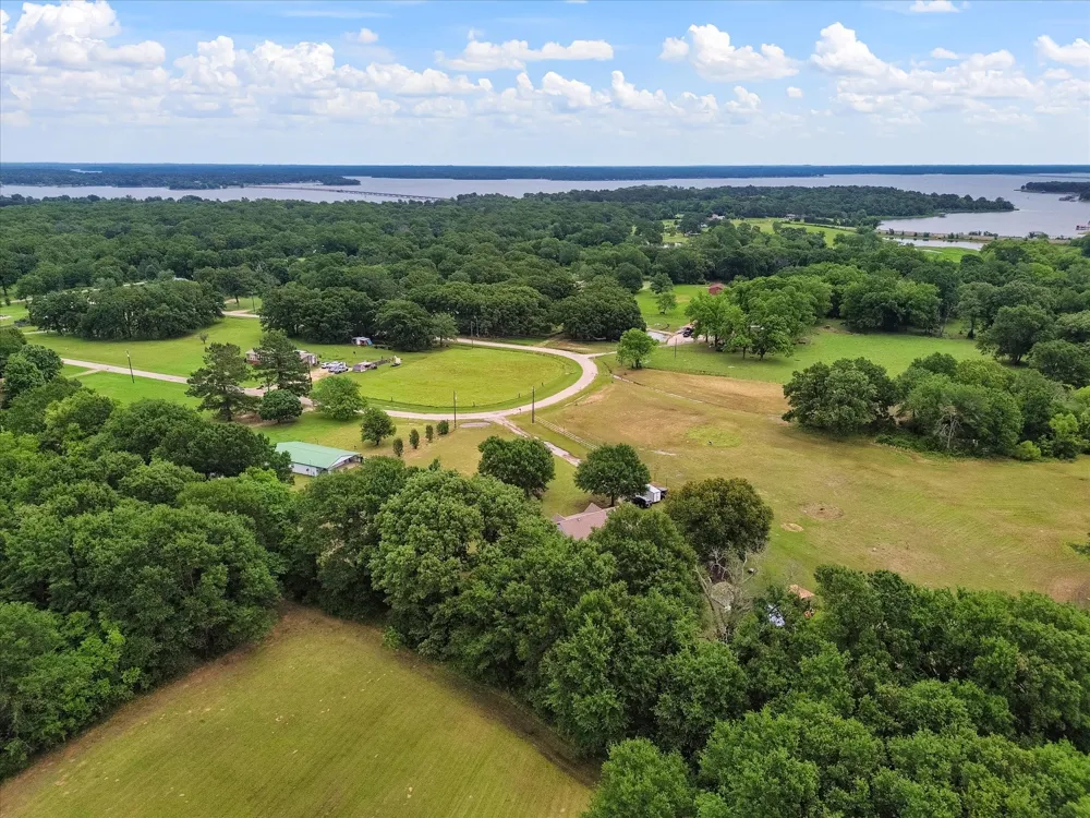300 Rs County Road 3367 Emory, TX 75440