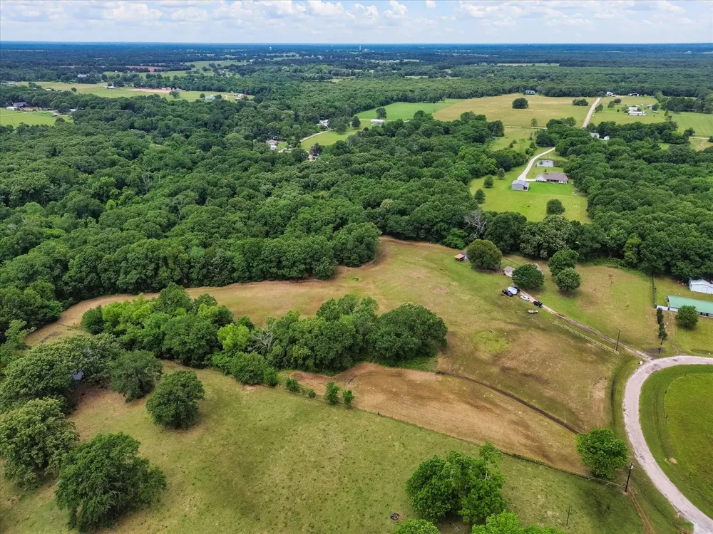 300 Rs County Road 3367 Emory, TX 75440