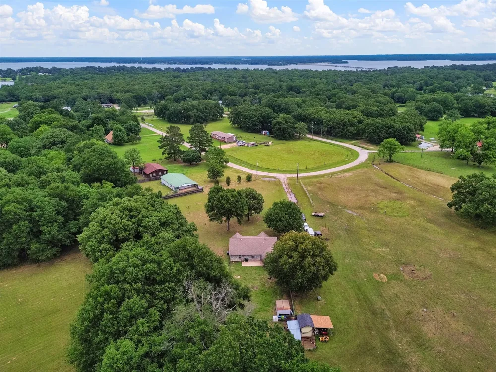 300 Rs County Road 3367 Emory, TX 75440