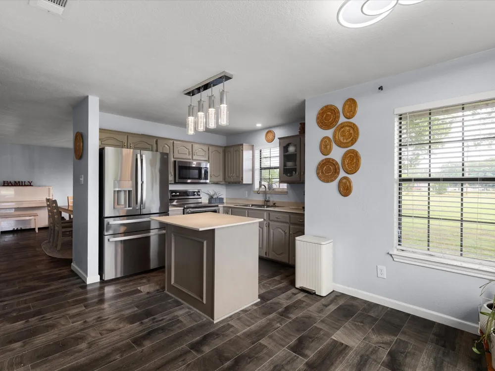 300 Rs County Road 3367 Emory, TX 75440