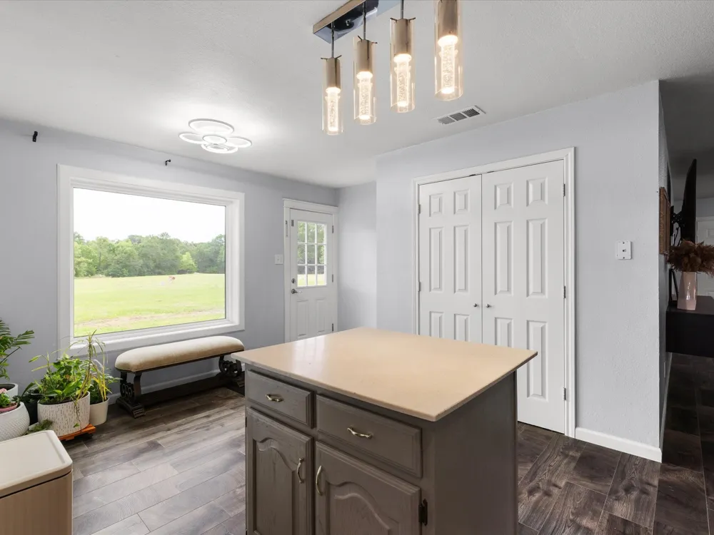 300 Rs County Road 3367 Emory, TX 75440