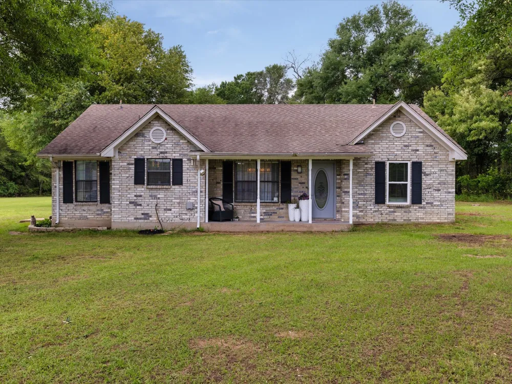 300 Rs County Road 3367 Emory, TX 75440