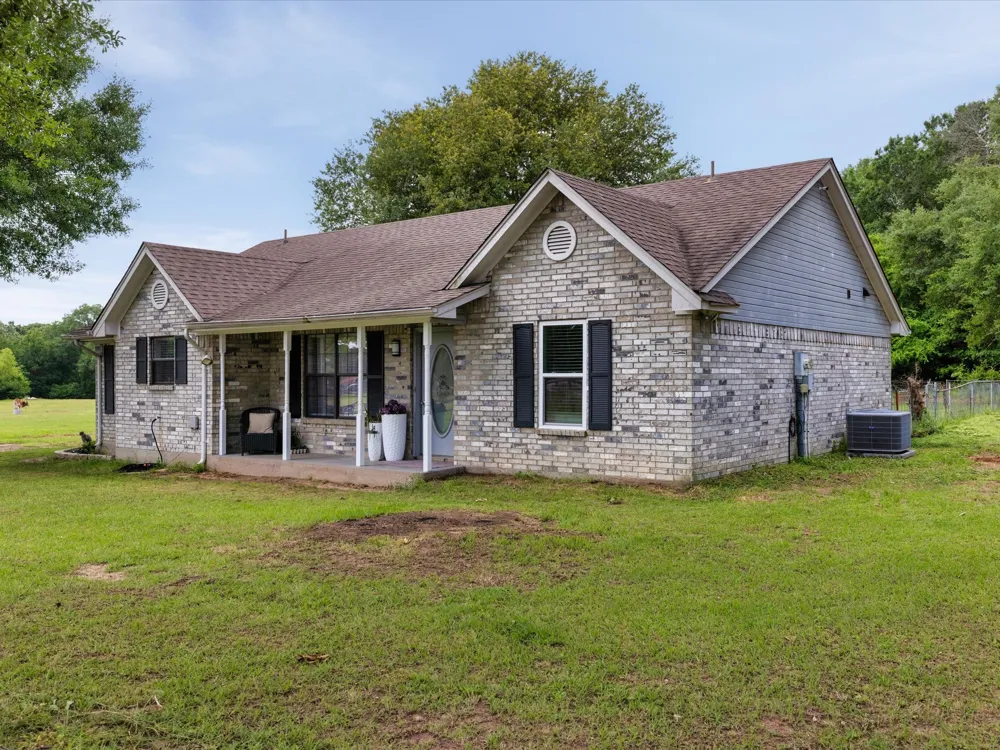300 Rs County Road 3367 Emory, TX 75440