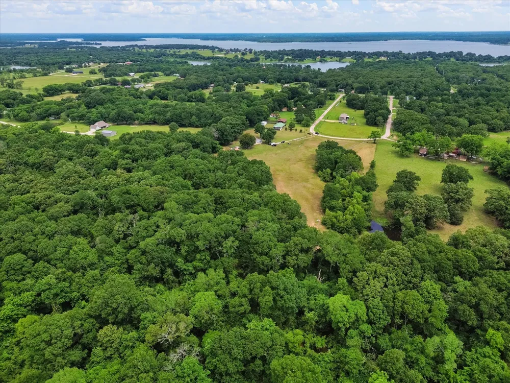 300 Rs County Road 3367 Emory, TX 75440