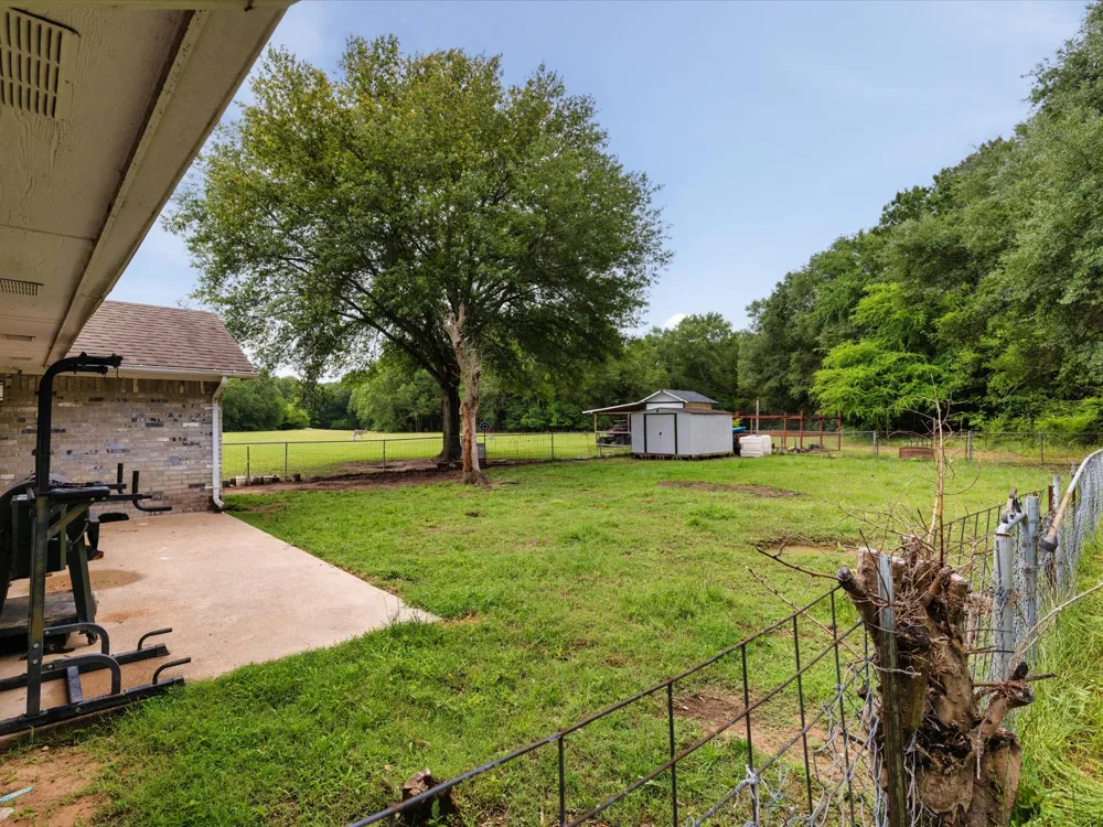 300 Rs County Road 3367 Emory, TX 75440