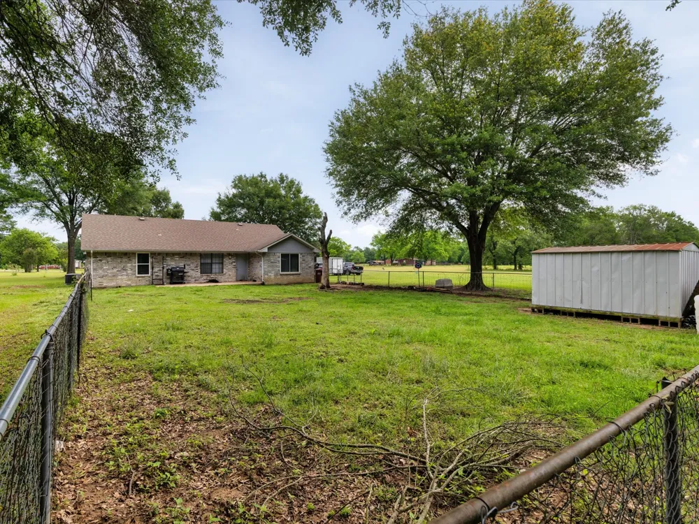 300 Rs County Road 3367 Emory, TX 75440