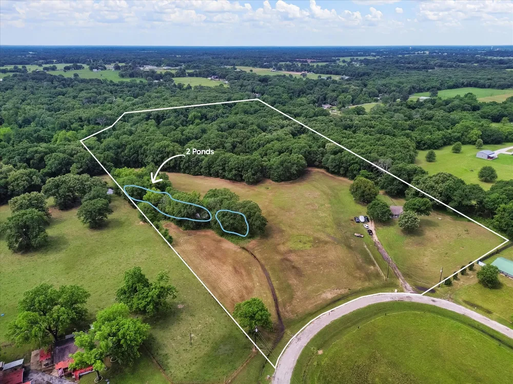 300 Rs County Road 3367 Emory, TX 75440