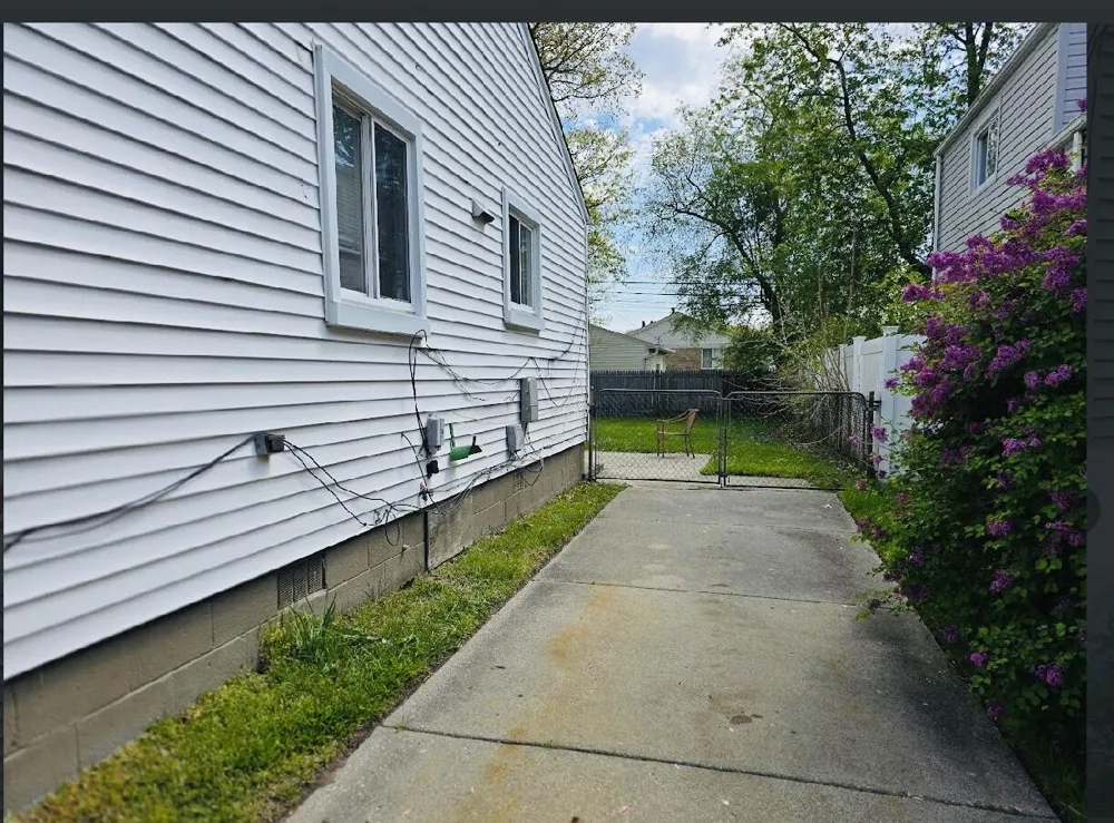 27392 Osmun Street Madison Heights City, MI 48071