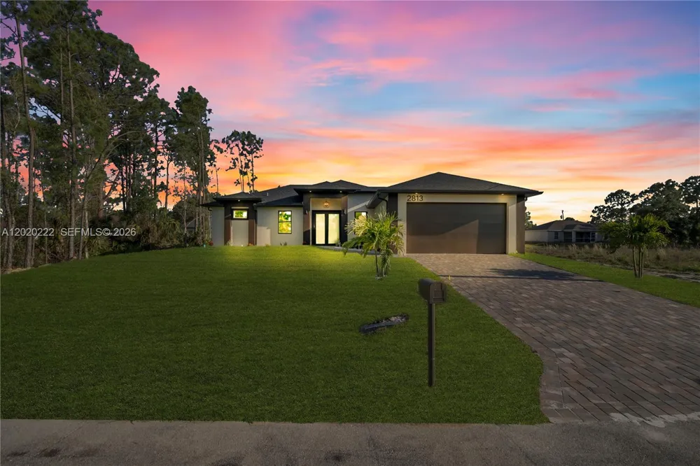2813 40th St W Lehigh Acres, FL 33971
