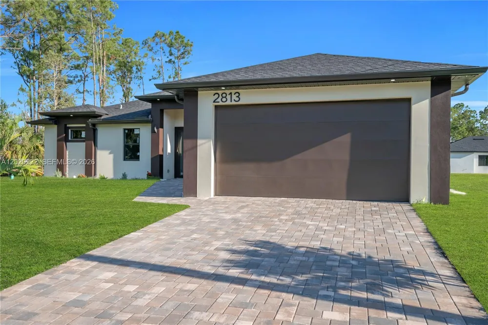 2813 40th St W Lehigh Acres, FL 33971