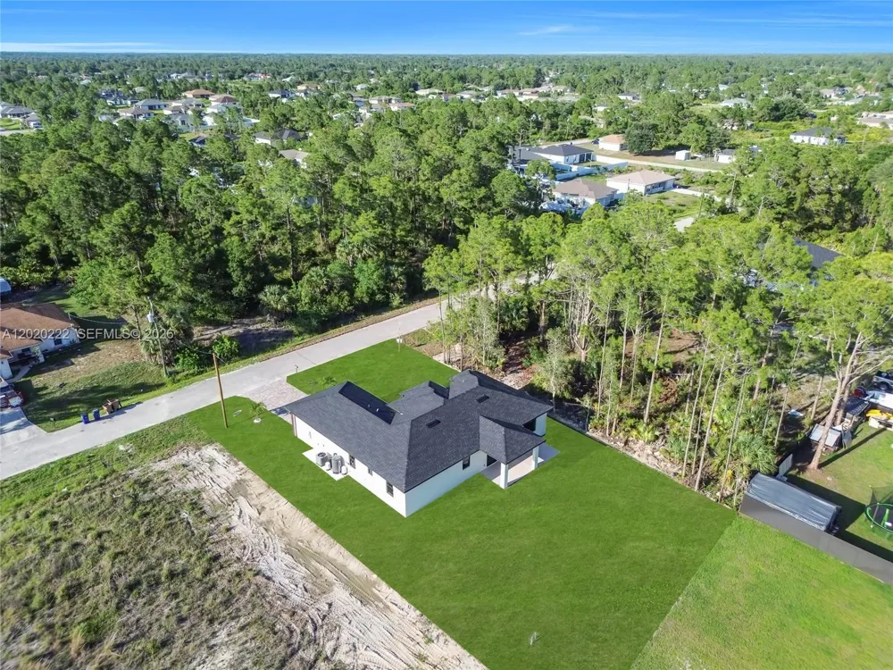 2813 40th St W Lehigh Acres, FL 33971
