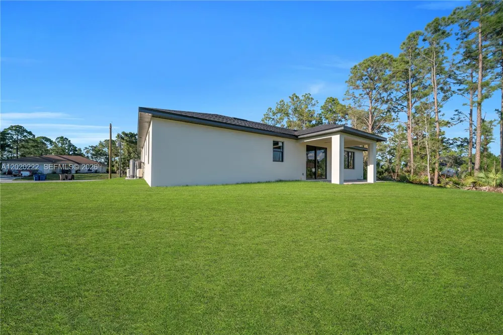 2813 40th St W Lehigh Acres, FL 33971