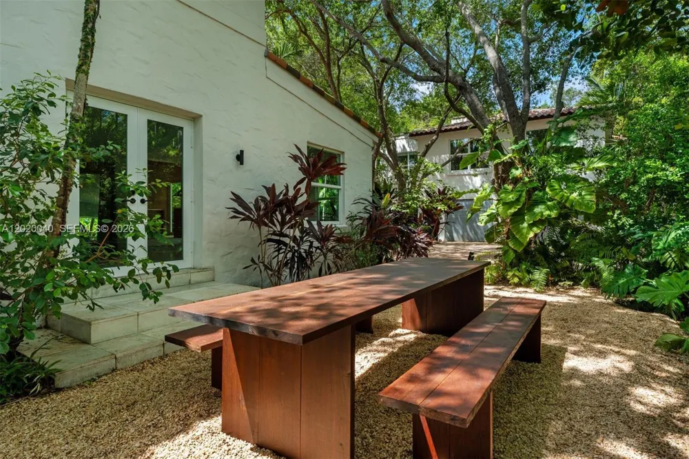 5812 Alton Rd Miami Beach, FL 33140