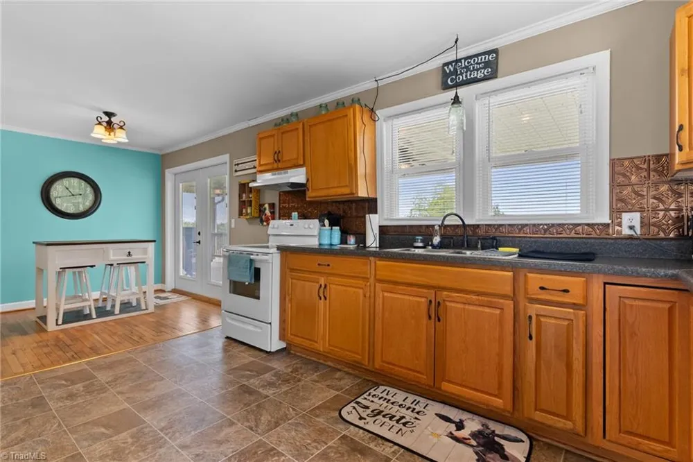4532 Nc Highway 18 Sparta, NC 28675