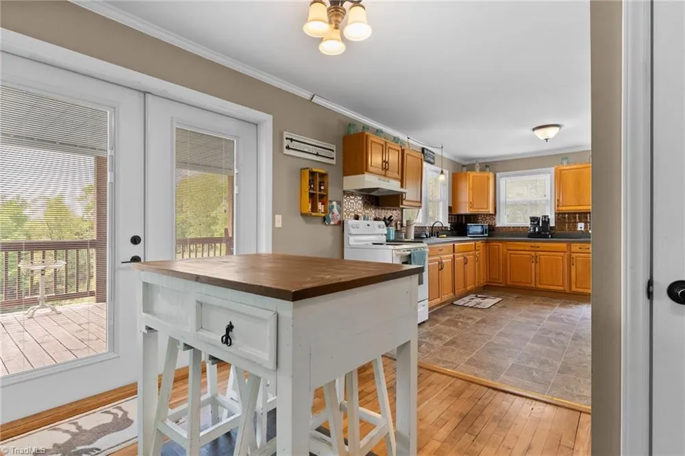 4532 Nc Highway 18 Sparta, NC 28675