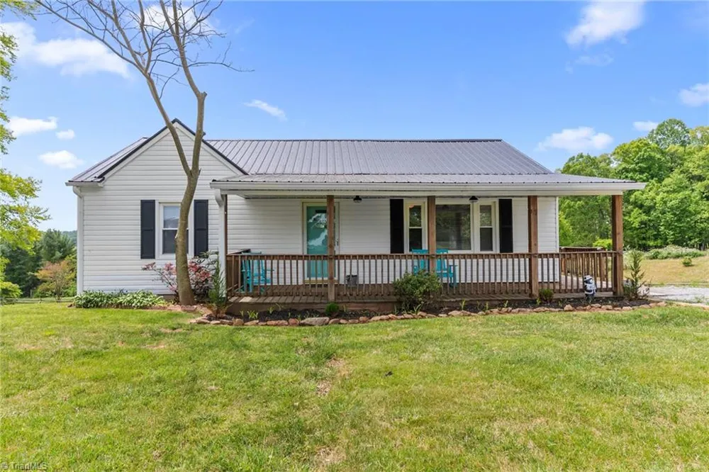4532 Nc Highway 18 Sparta, NC 28675
