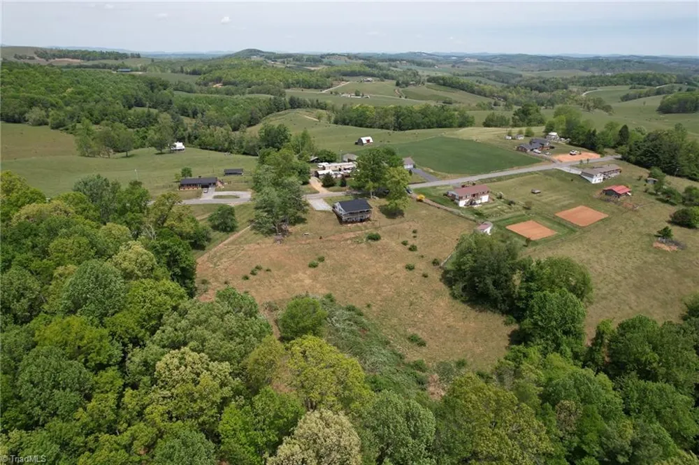 4532 Nc Highway 18 Sparta, NC 28675