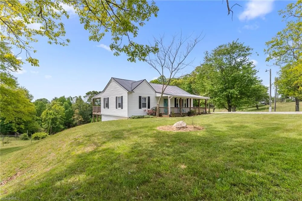 4532 Nc Highway 18 Sparta, NC 28675