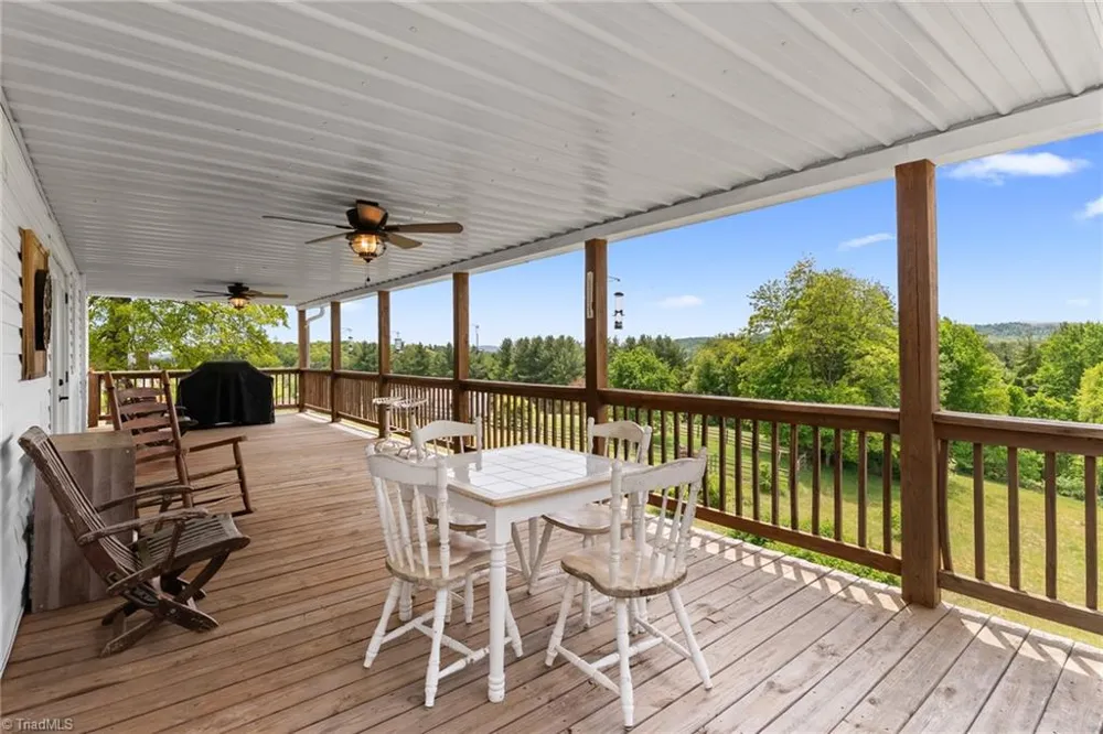 4532 Nc Highway 18 Sparta, NC 28675
