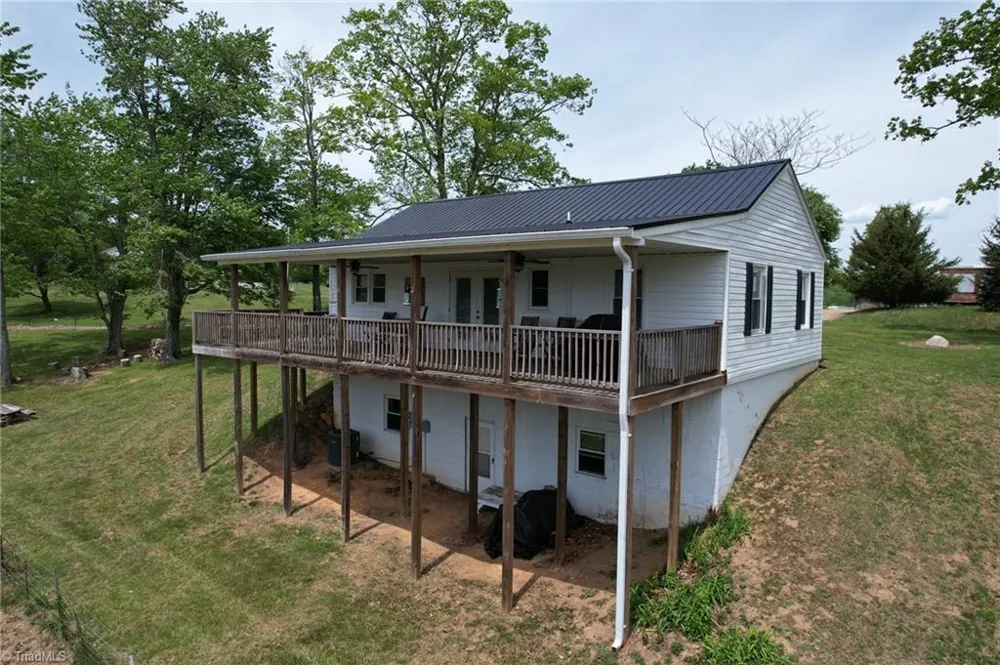 4532 Nc Highway 18 Sparta, NC 28675