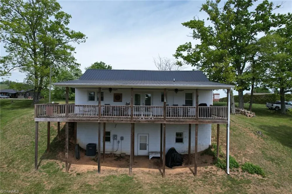 4532 Nc Highway 18 Sparta, NC 28675