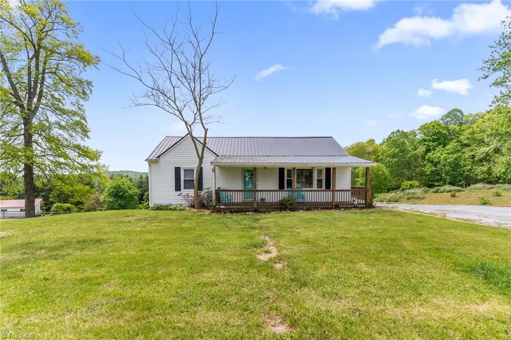 4532 Nc Highway 18 Sparta, NC 28675