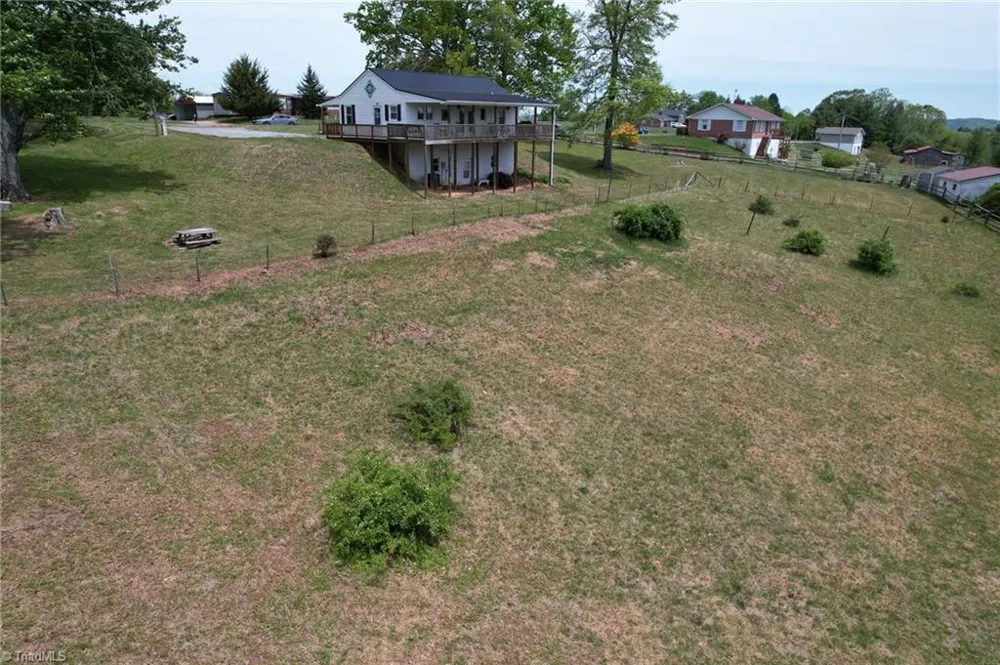 4532 Nc Highway 18 Sparta, NC 28675