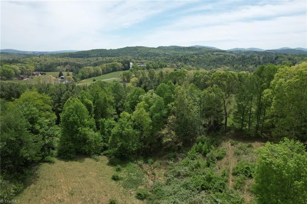 4532 Nc Highway 18 Sparta, NC 28675