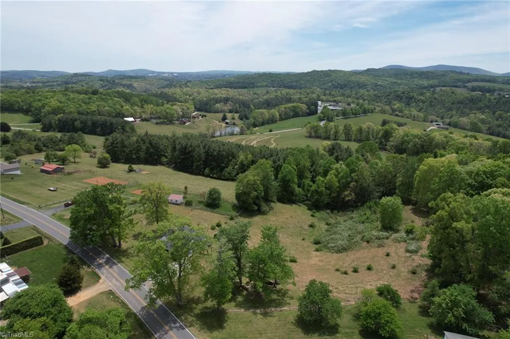 4532 Nc Highway 18 Sparta, NC 28675