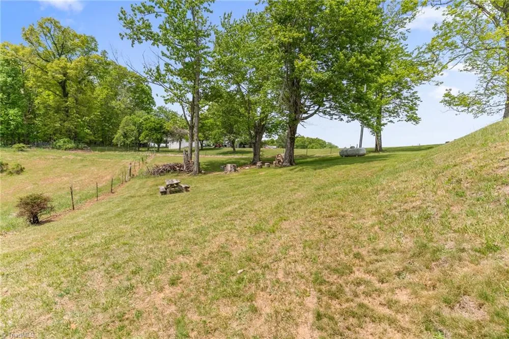 4532 Nc Highway 18 Sparta, NC 28675