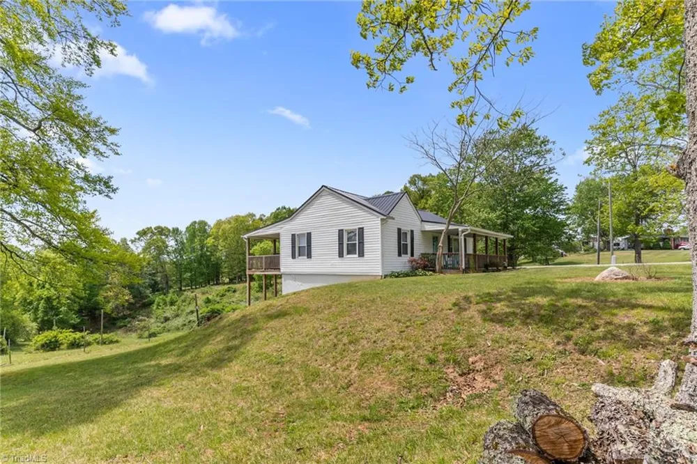 4532 Nc Highway 18 Sparta, NC 28675