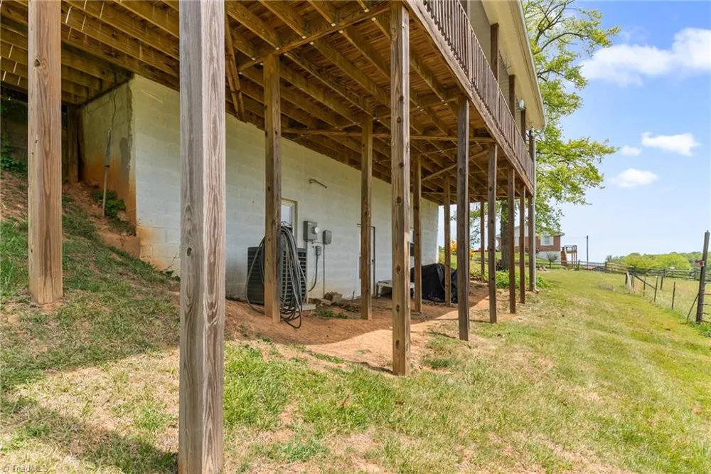 4532 Nc Highway 18 Sparta, NC 28675