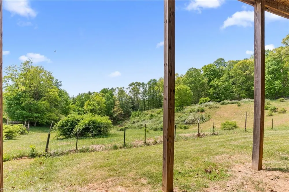 4532 Nc Highway 18 Sparta, NC 28675