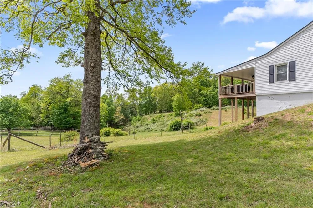 4532 Nc Highway 18 Sparta, NC 28675