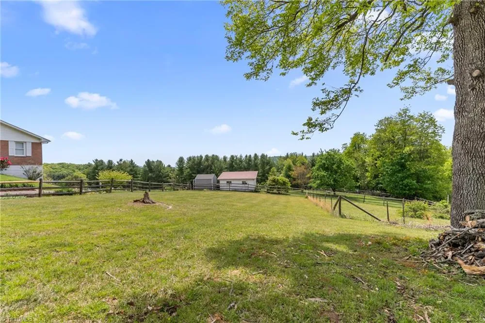 4532 Nc Highway 18 Sparta, NC 28675
