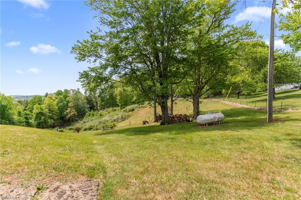 4532 Nc Highway 18 Sparta, NC 28675