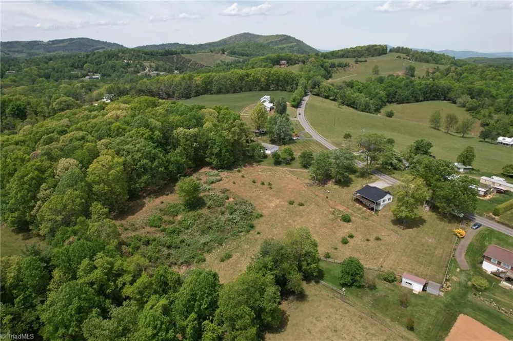4532 Nc Highway 18 Sparta, NC 28675