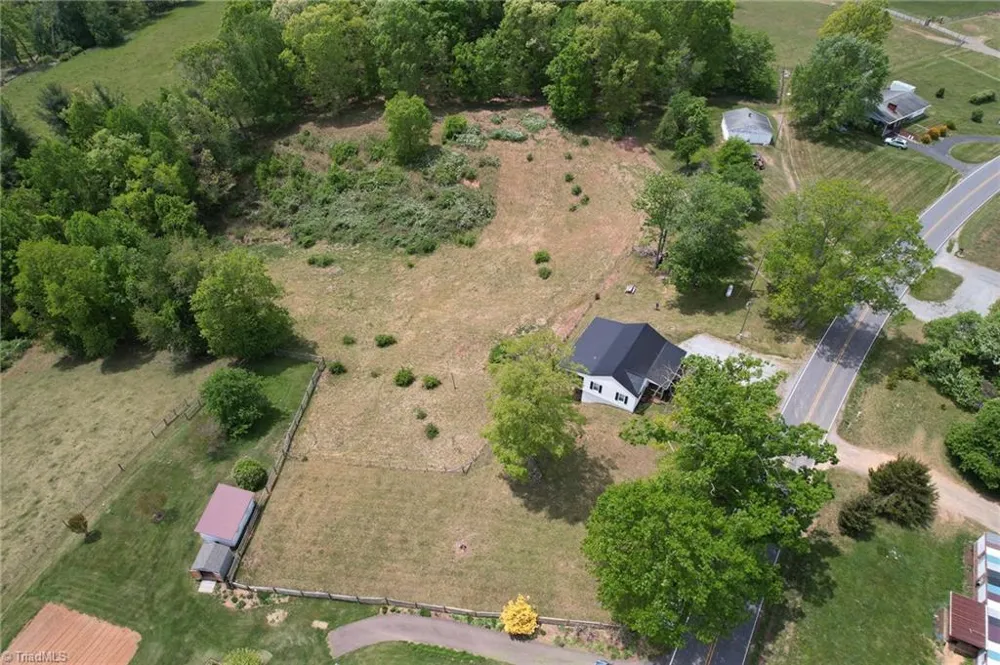 4532 Nc Highway 18 Sparta, NC 28675