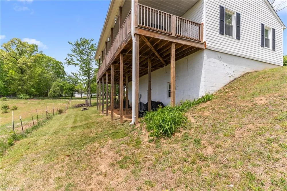 4532 Nc Highway 18 Sparta, NC 28675