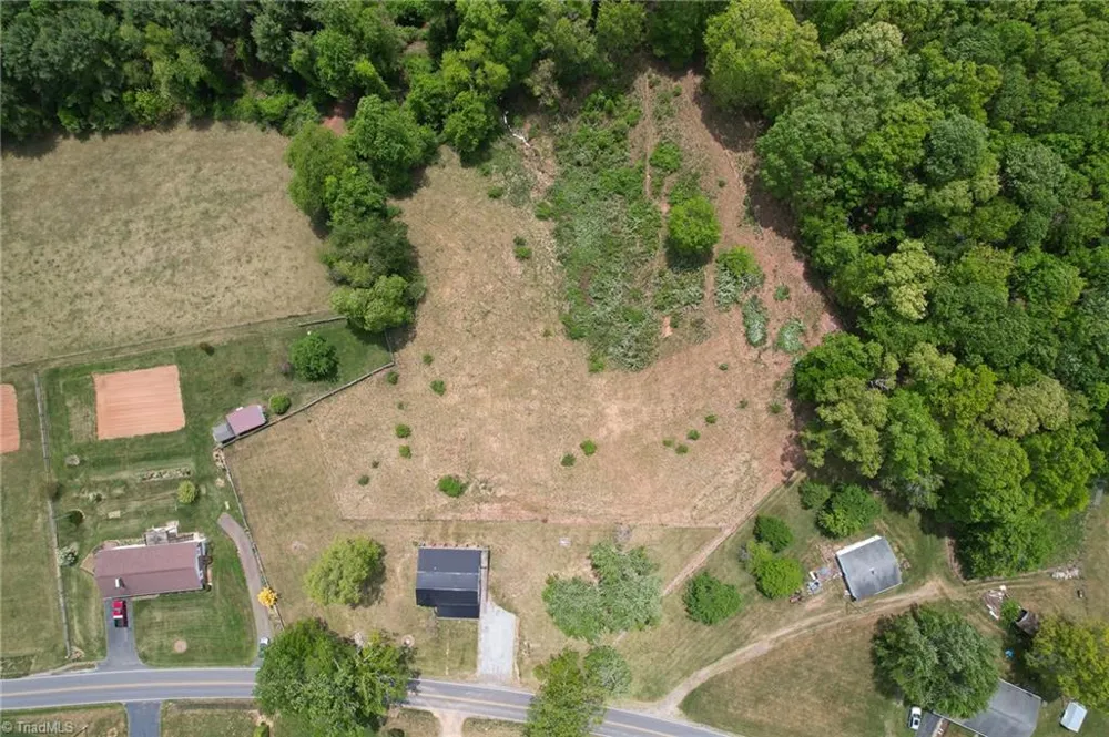 4532 Nc Highway 18 Sparta, NC 28675
