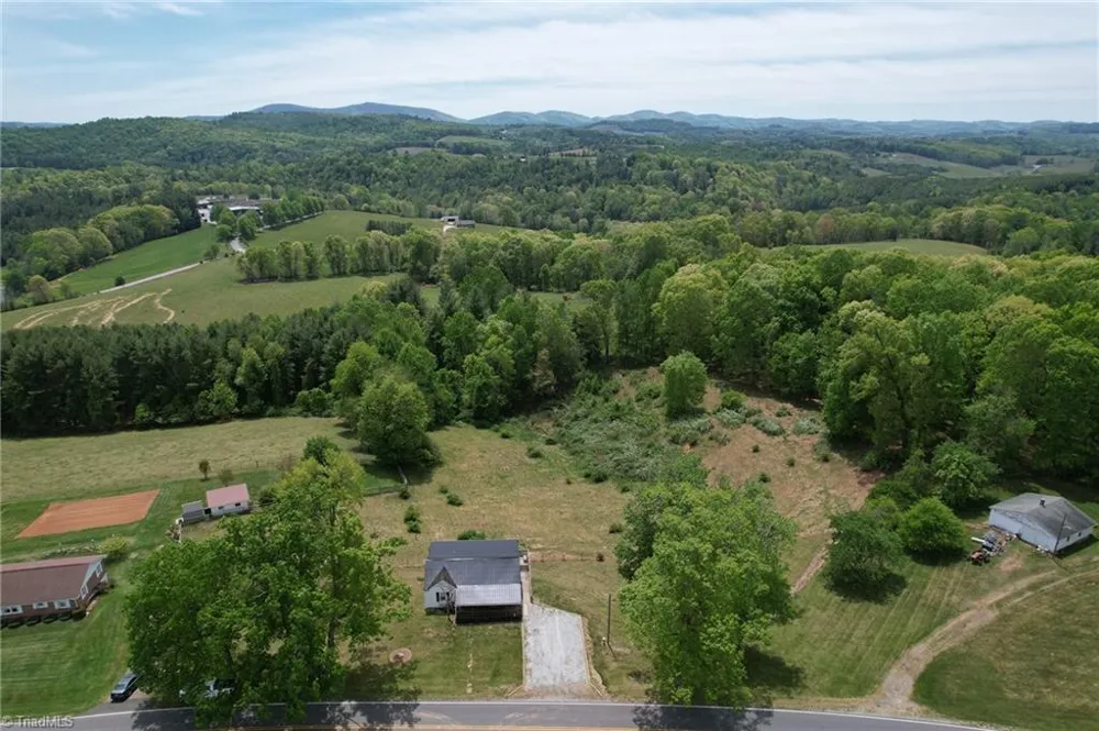4532 Nc Highway 18 Sparta, NC 28675